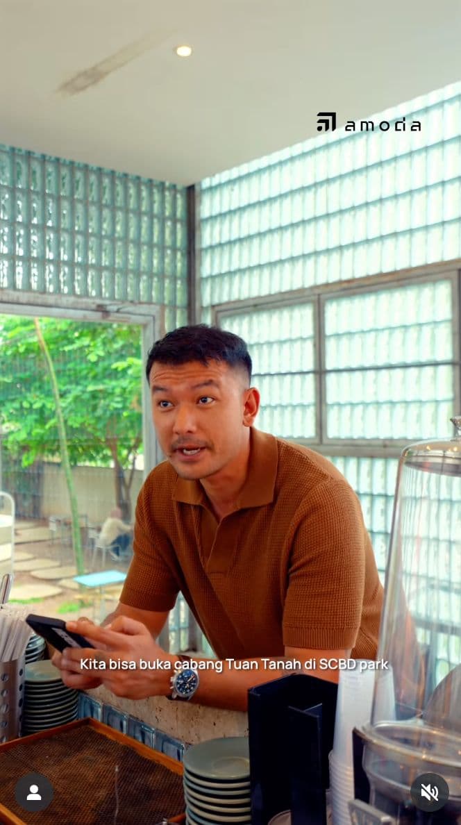 Fast Construction with Rio Dewanto and Atiqah Hasilolan for Tuantanah